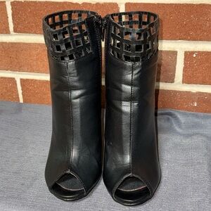 FLAW Mark & Maddux Shoes Women's Size 5.5 Black Faux Leather Zip Up